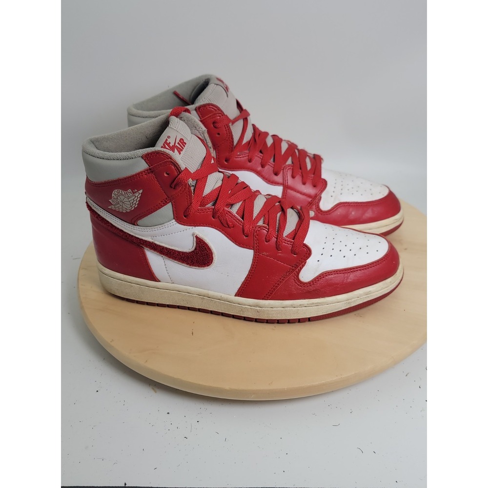 Nike Air Jordan 1 Retro High OG Varsity Red DJ4891-061 Size Women 10.5 Men 9